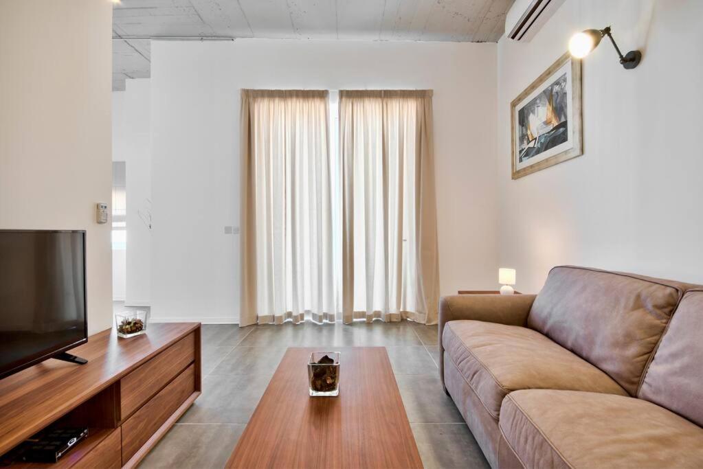 Vallettastay - Harbor View Gem -Sea View 2 Bed Apt Экстерьер фото